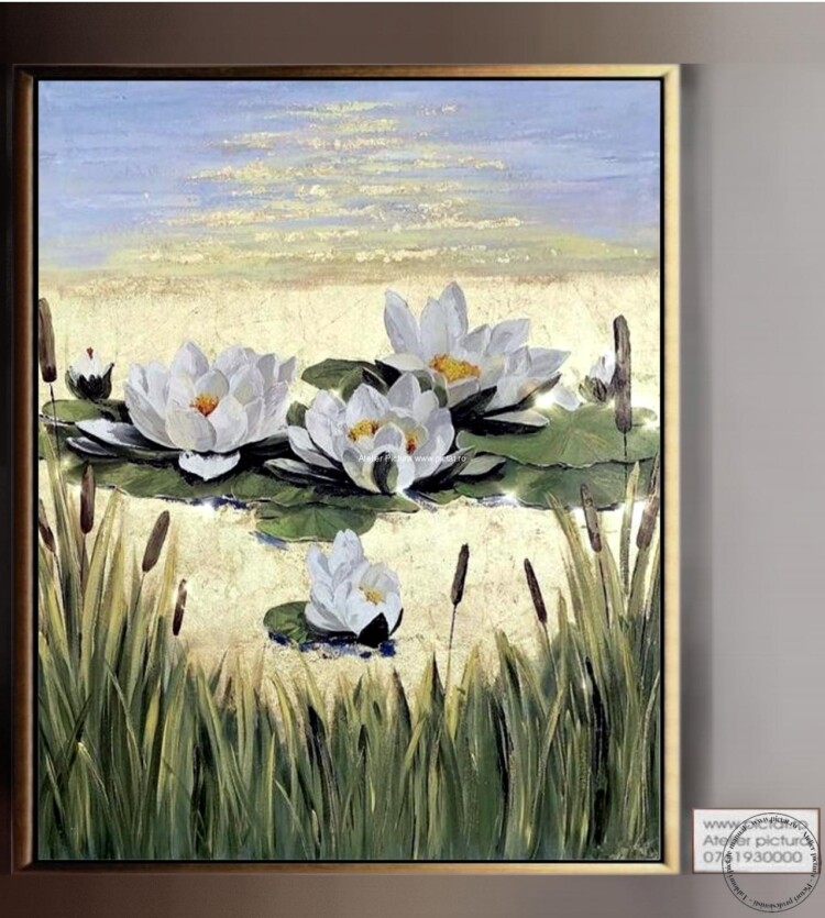 Tablou pictat manual Tablou flori de nufar pe lac, tablou abstract foita aur